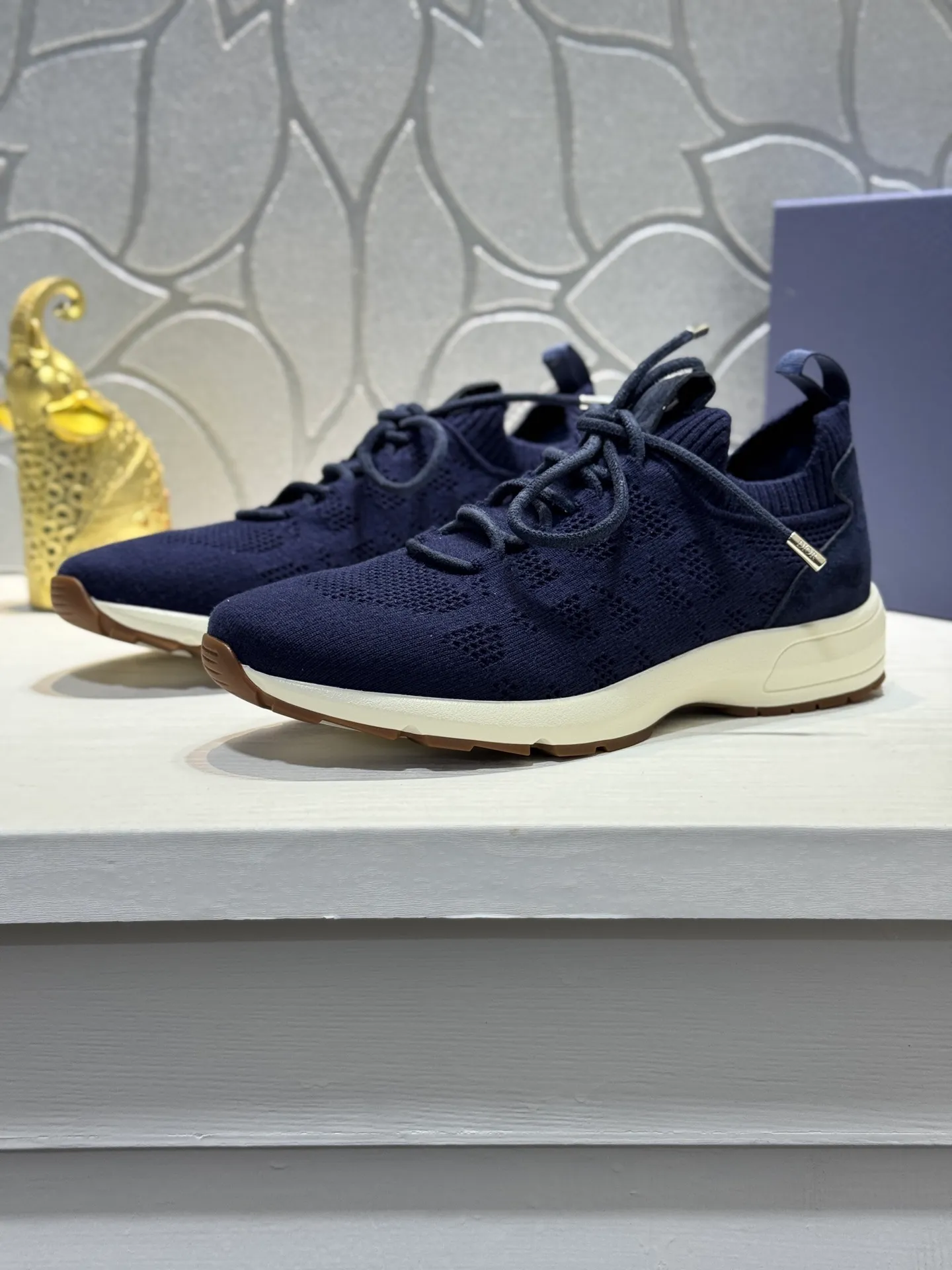 Men's shoes💰400【New style】🎠🎠Dior🔍Top purchasing agent🇮🇹 Di The new super-popular sneakers from the popular sneakers are synchronized with the new counters. The uppers are made of flying woven fabrics, and the logo logo on the tongue is perfectly reproduced with complex craftsmanship that is a must-have for fashionistas. The soles: the original soles are specially provided by the original factory, and the exclusive molded soles are super comfortable. The original factory orders, 🔍🔍multiple colors are available, you can go in and out of the counter at will, welcome to compare, a must-have for fashionable men. Code number: 38-44 (45 customized